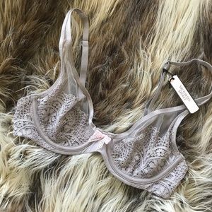 ✨NEW Body Plunge Unlined Lace Bra 32B✨